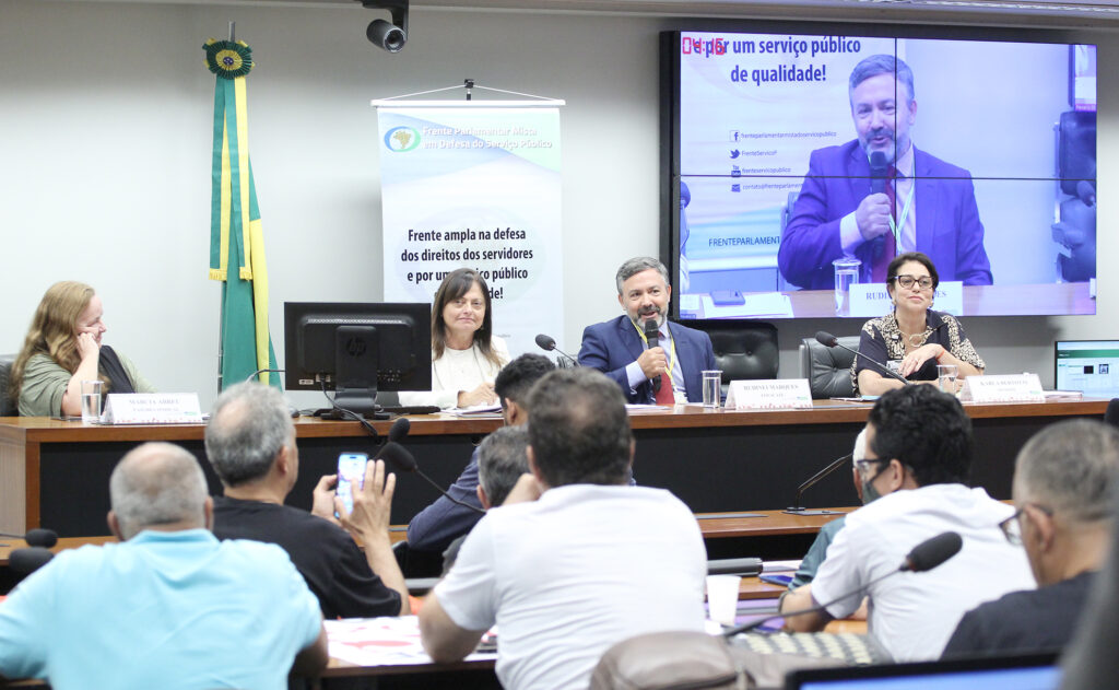 Na Câmara presidente do Unacon Sindical parabeniza mobilização da