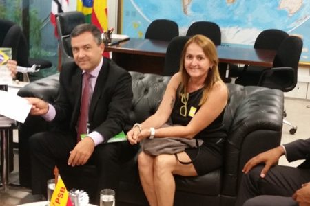 Parecer do relator da PEC 45/2009 na CCJ do Senado é entregue ao Sindicato