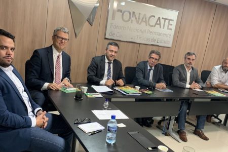 Fonacate recebe embaixada dos EUA para expor contraponto à reforma administrativa