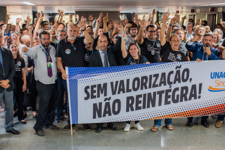 Com hall da STN lotado, servidores cobram valorização