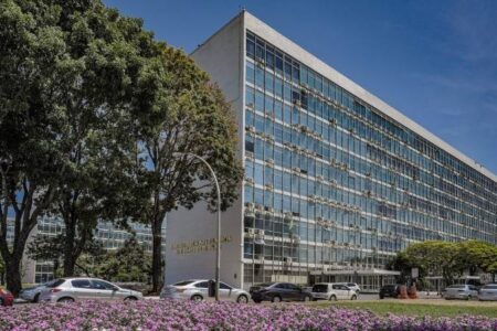 Reajustes salariais de servidores valem a partir de janeiro e serão pagos após início da vigência da LOA 2025